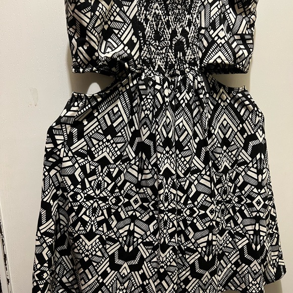 Beautiful Dress - Picture 4 of 5